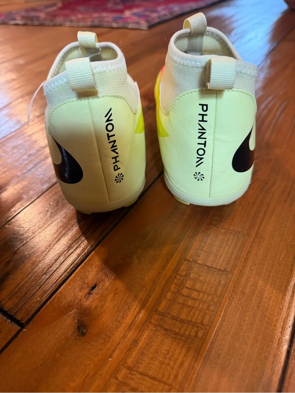 Nike Neon Yellow/pink Phantom Nike Cyclone Kids' Soccer Cleats Girls size 5.5